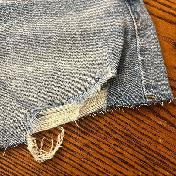 BLANK NYC The Reeve Short in Medium Wash Size 25 Distressed High Rise Cut Offs - Picture 6 of 13